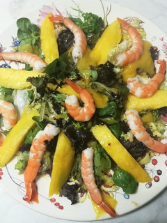 Una foto de Ensalada de Langostinos y Mango