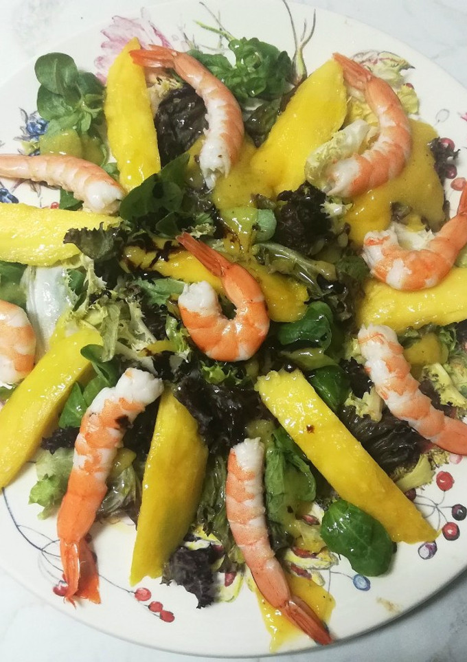 Una foto de Ensalada de Langostinos y Mango