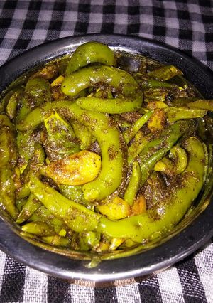 A picture of Lahsun Hari mirch ka achar.