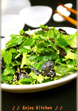A picture of Easy Mitsuba and Nori Seaweed Salad.
