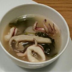 A picture of Thai-style Seafood Spicy Soup.