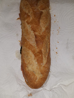 Una foto de Bocadillo de espinacas con cebolla y jamón serrano