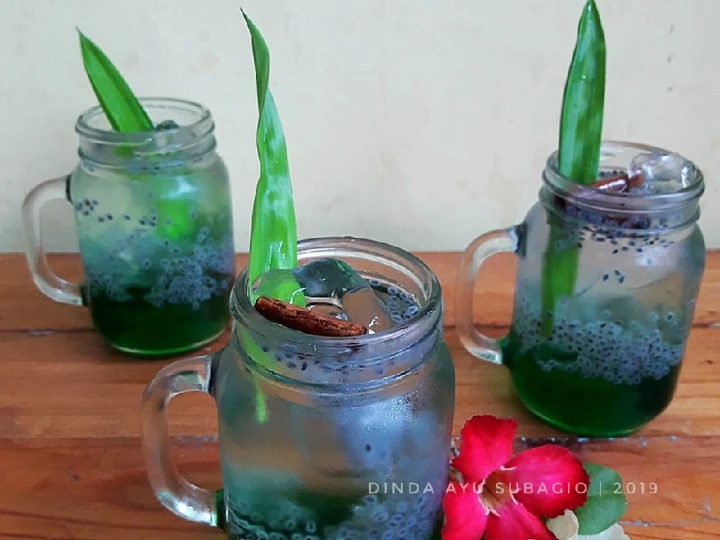Langkah Gampang Membuat Resep Es Selasih Sirup Pandan Homemade yang  Bikin Ketagihan Anti Ribet, Bisa Manjain Lidah