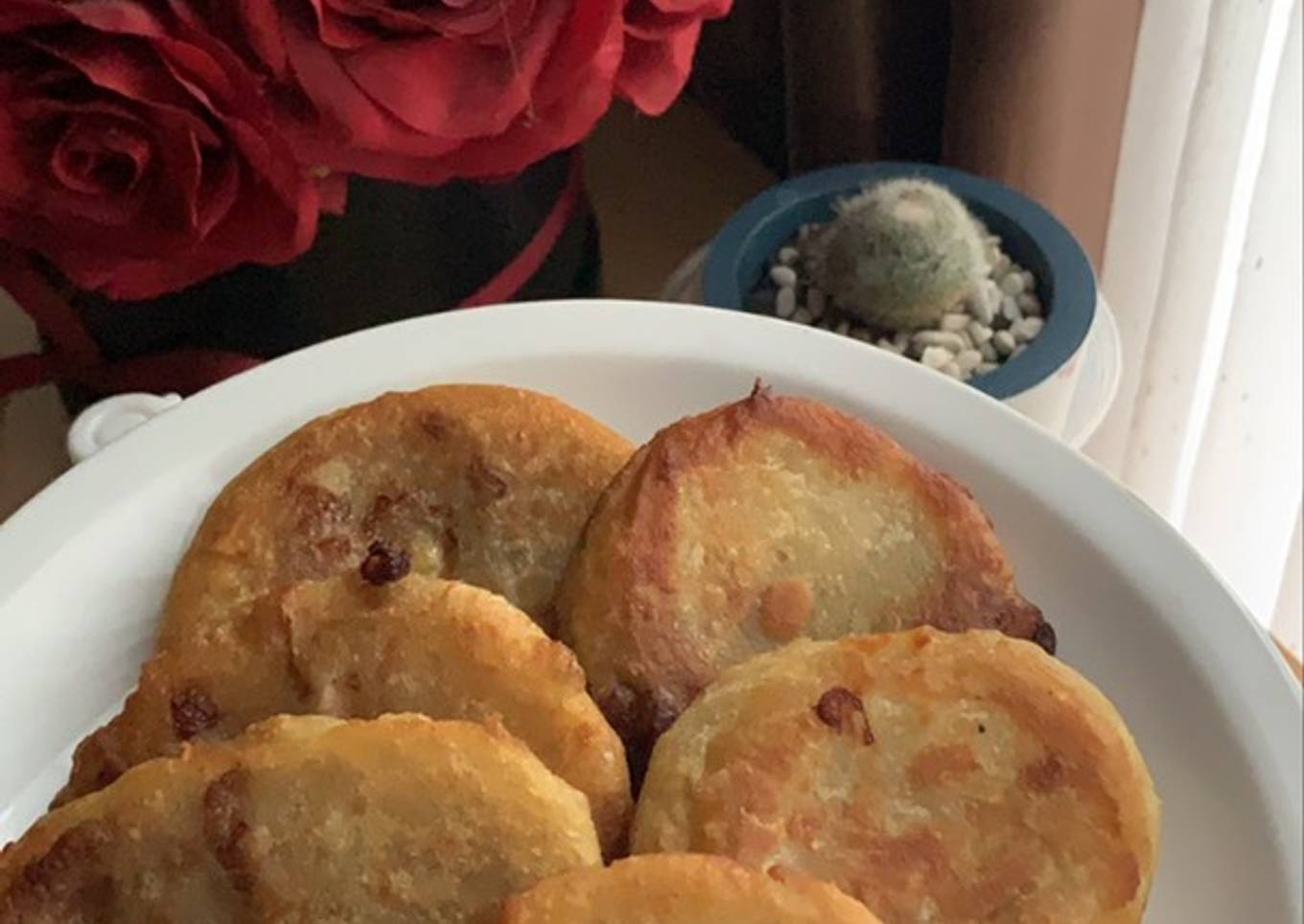 Hotteok (Korean Sweet Pancake) with Cinnamon Banana Filling ๐ฅ๐ Takaran Sendok๐