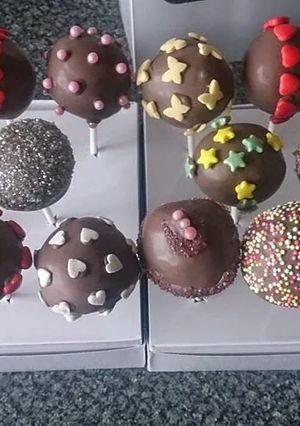 A picture of CHOCOLATE CAKE POPS 🍭.