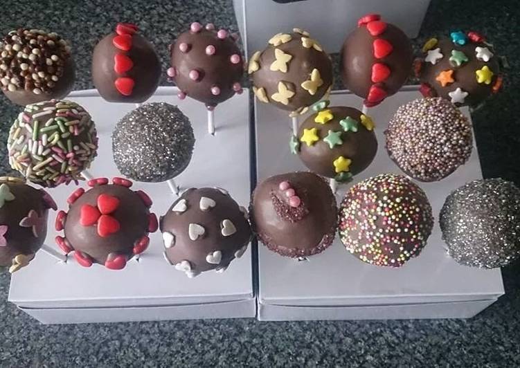 CHOCOLATE CAKE POPS ?