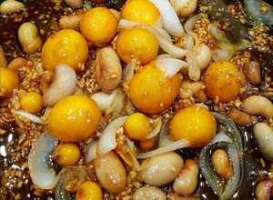 Hình của món Ngọc kê, trứng non cháy tỏi.