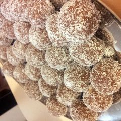 A picture of Peppermint Yum Yum Balls.