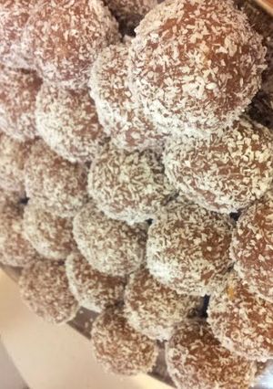 A picture of Peppermint Yum Yum Balls.