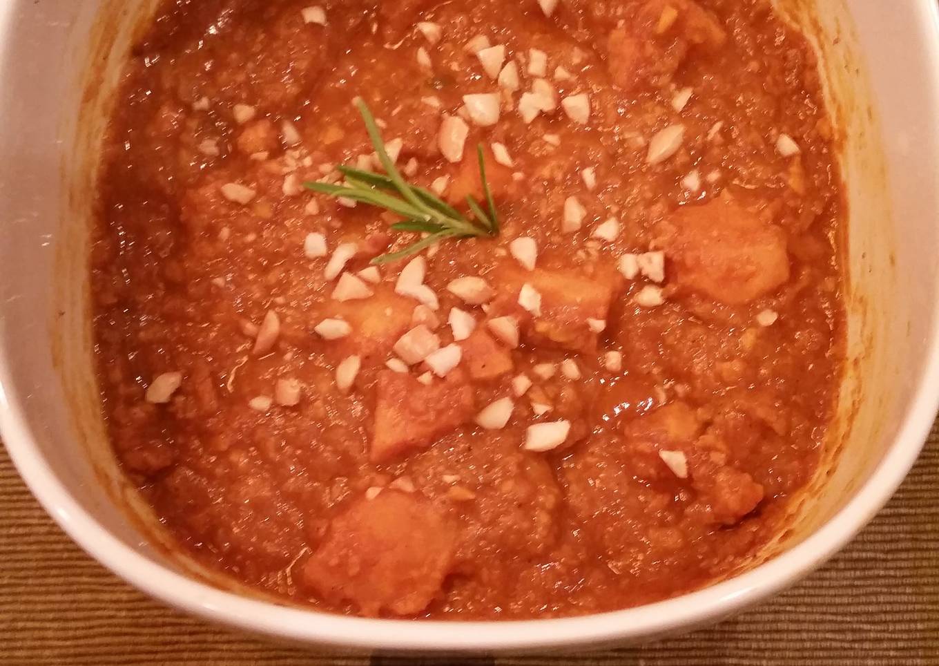 Sweet potato soup with peanuts