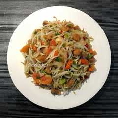 รูปของ Tumis Taoge Ikan Asin Jambal Roti