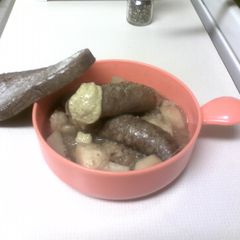 A picture of Beer Brats in Brei with Brownbread.