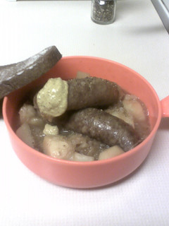 A picture of Beer Brats in Brei with Brownbread.