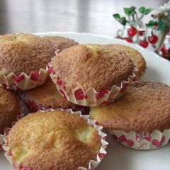 A picture of Simple Apple Madeleines.