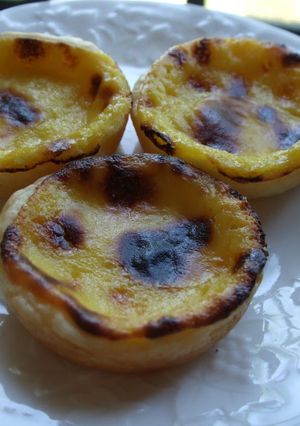 A picture of Egg Tarts.