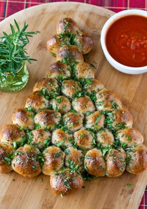 A picture of Christmas Tree Pull-apart bread.
