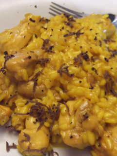 Una foto de Risotto de pollo con trufa negra