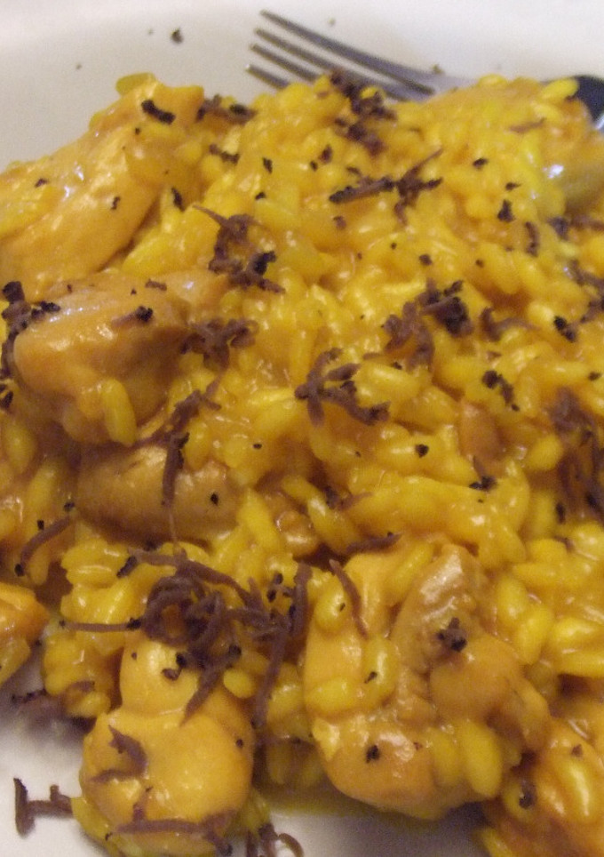 Una foto de Risotto de pollo con trufa negra