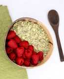 Avena Remojada con Matcha y Frambuesas