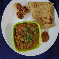 A picture of White matar gravy.
