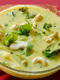 முட்டைகோஸ் பால் கூட்டு (Muttaikosh paal koottu recipe in tamil) செய்முறை முக்கிய புகைப்படம்