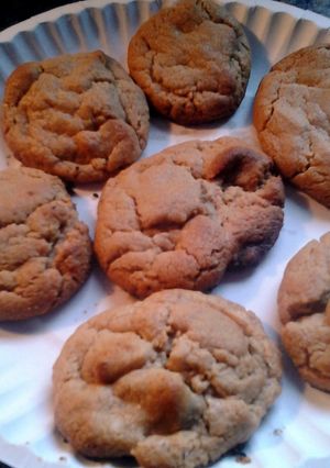 A picture of moms peanut butter cookies.