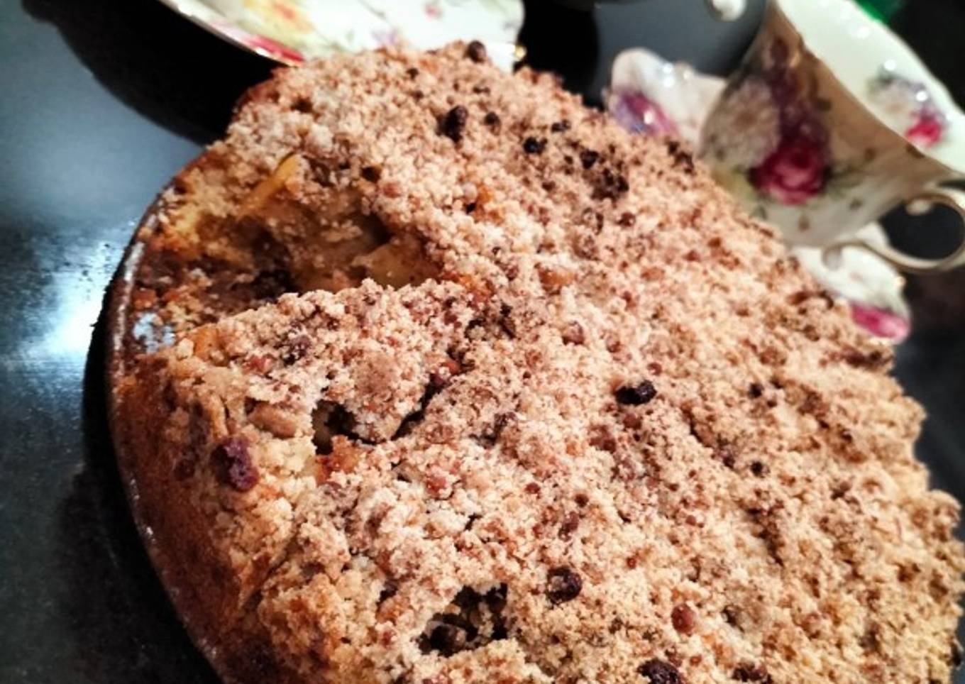 Apple crumble cake