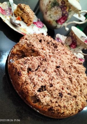A picture of Apple crumble cake.
