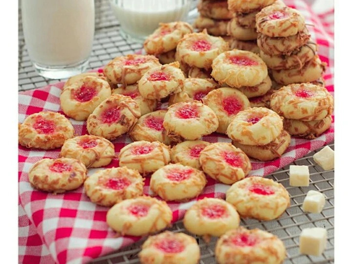 Easy Ways Make Recipes Crunchy Strawberry Cheese Thumb Print Cookies the So Delicious So Delicious.