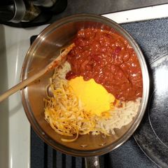 A picture of Chilli, Mac, n Cheese.