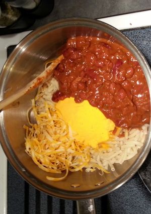 A picture of Chilli, Mac, n Cheese.