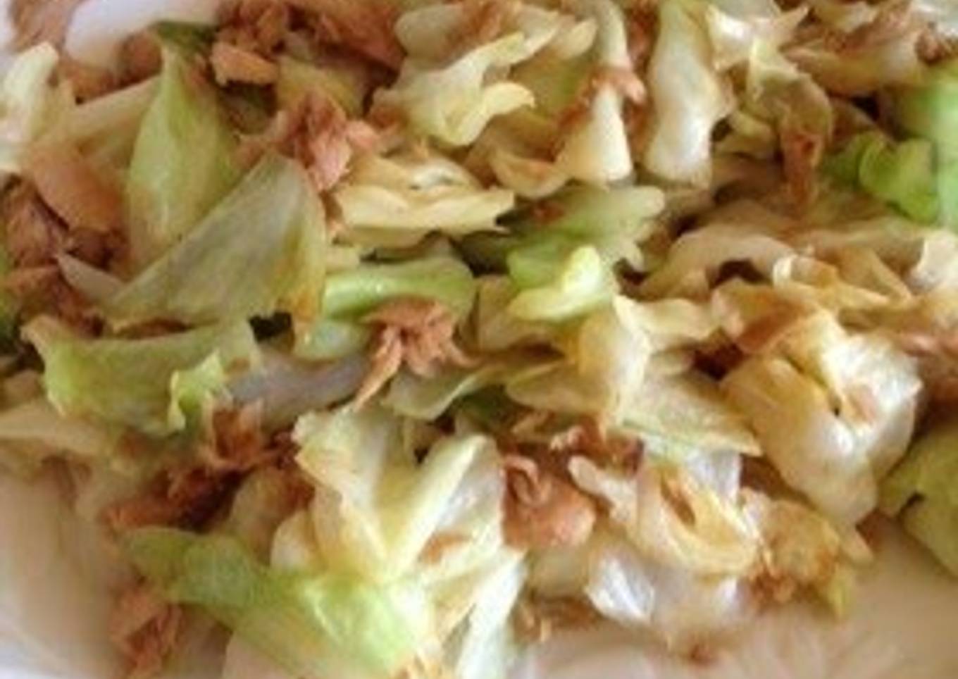 Cabbage and fried tuna