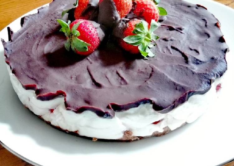 Cheesecake fragole e cioccolato