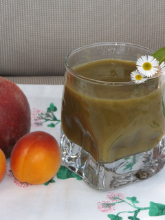Una foto de Batido de aguacate con naranja