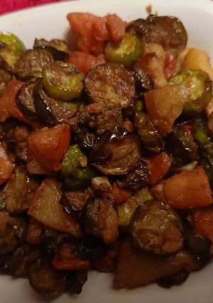 A picture of Tindora (little gourd) with potato and tomato.