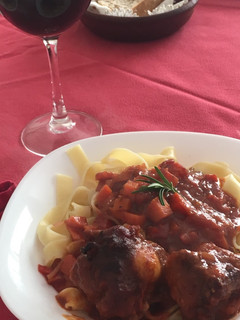 Una foto de Cocina económica: Tuco con rabo