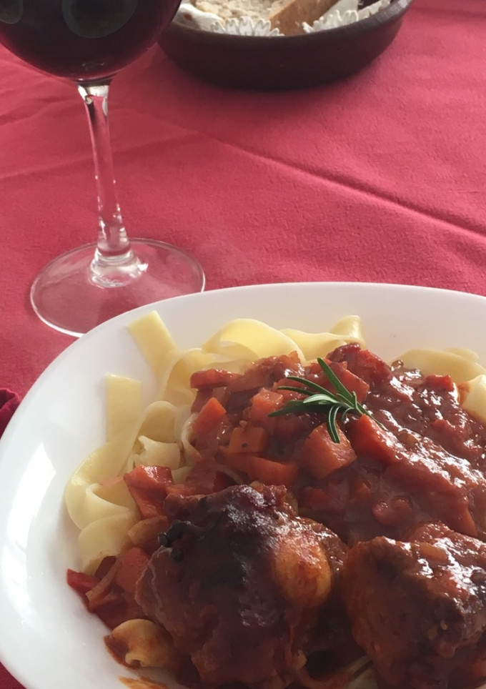 Una foto de Cocina económica: Tuco con rabo