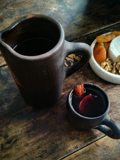 Una foto de VINO caliente y aromático