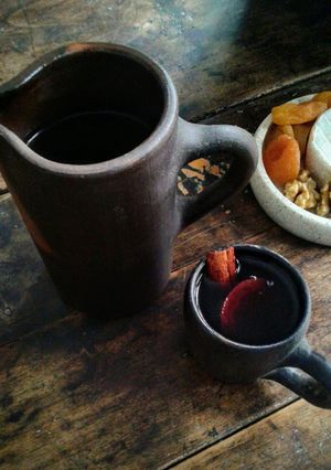Una foto de VINO caliente y aromático