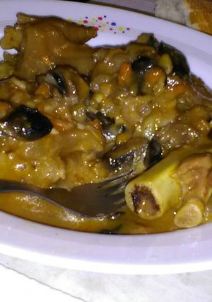 Una foto de Pezuñas en salsa (pie de cerdo)