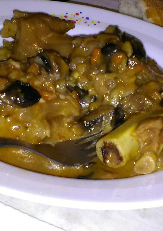 Una foto de Pezuñas en salsa (pie de cerdo)