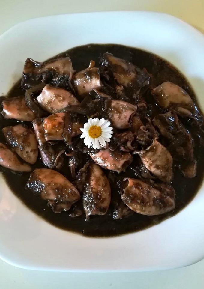 Una foto de Calamares en su tinta