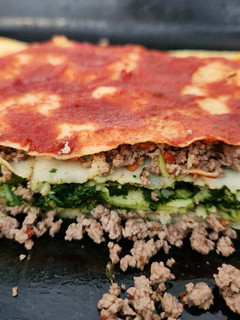Una foto de Lasagna de carne y espinaca!🥩🥬