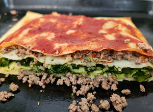 Una foto de Lasagna de carne y espinaca!🥩🥬