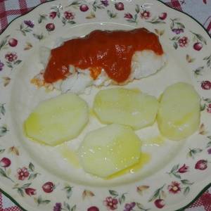 Bacalao al vapor con salsa española y patata cocida. Thermomix