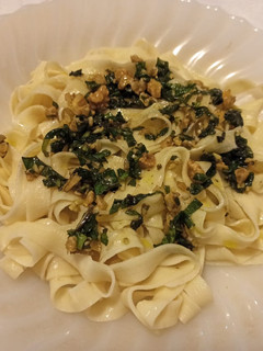 Una foto de Tallarines al pesto (caseros)