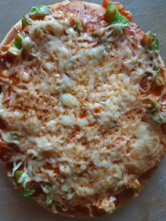વેજ ચીઝ પિઝા(Veg Cheese Pizza Recipe in Gujarati) રેસીપી મુખ્ય ફોટો