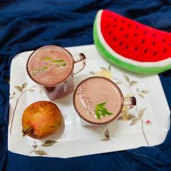 A picture of Watermelon 🍉 &pomegranate juice 🥤.