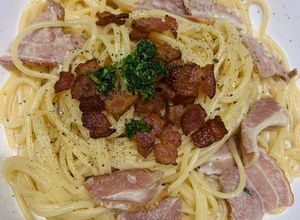Hình của món Mì Ý Sốt Kem Thịt Xông Khói.
