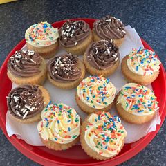 A picture of I’m Back! Cupcakes!.